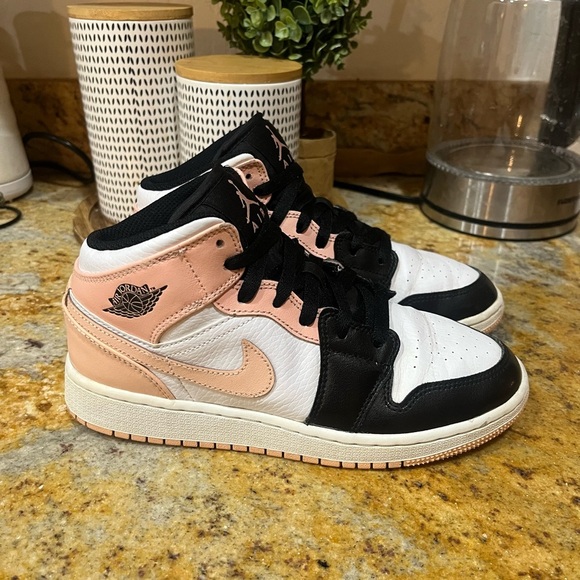 Jordan Other - Jordan 1 Arctic Orange Black Toe size 4.5